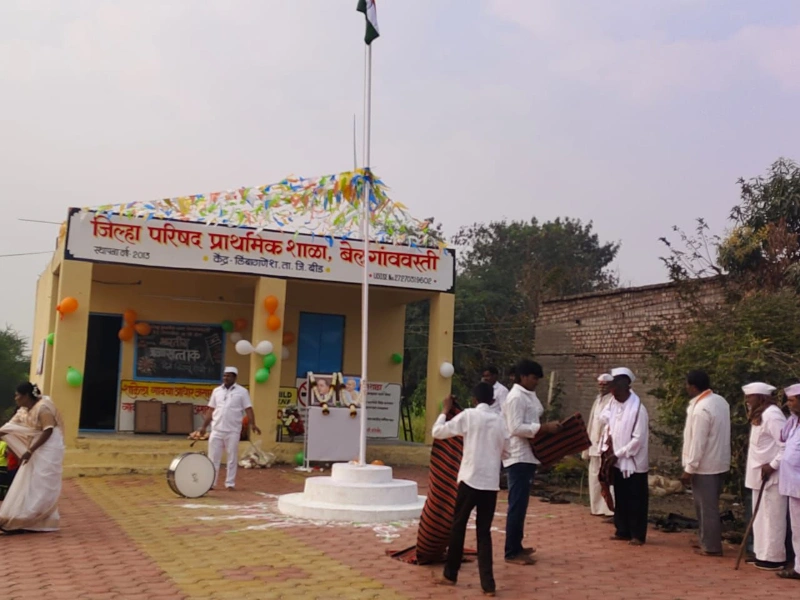 शाळेत ध्वजारोहण कार्यक्रम आयोजित
