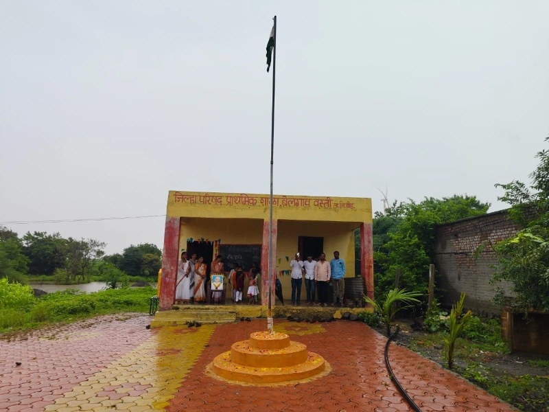 शाळेत ध्वजारोहण कार्यक्रम आयोजित